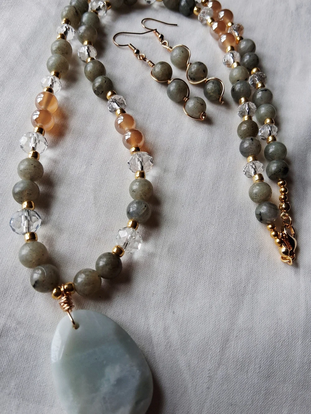 Green Jade Pendant Necklace And Earring Set Handmade - Picture 3 of 4